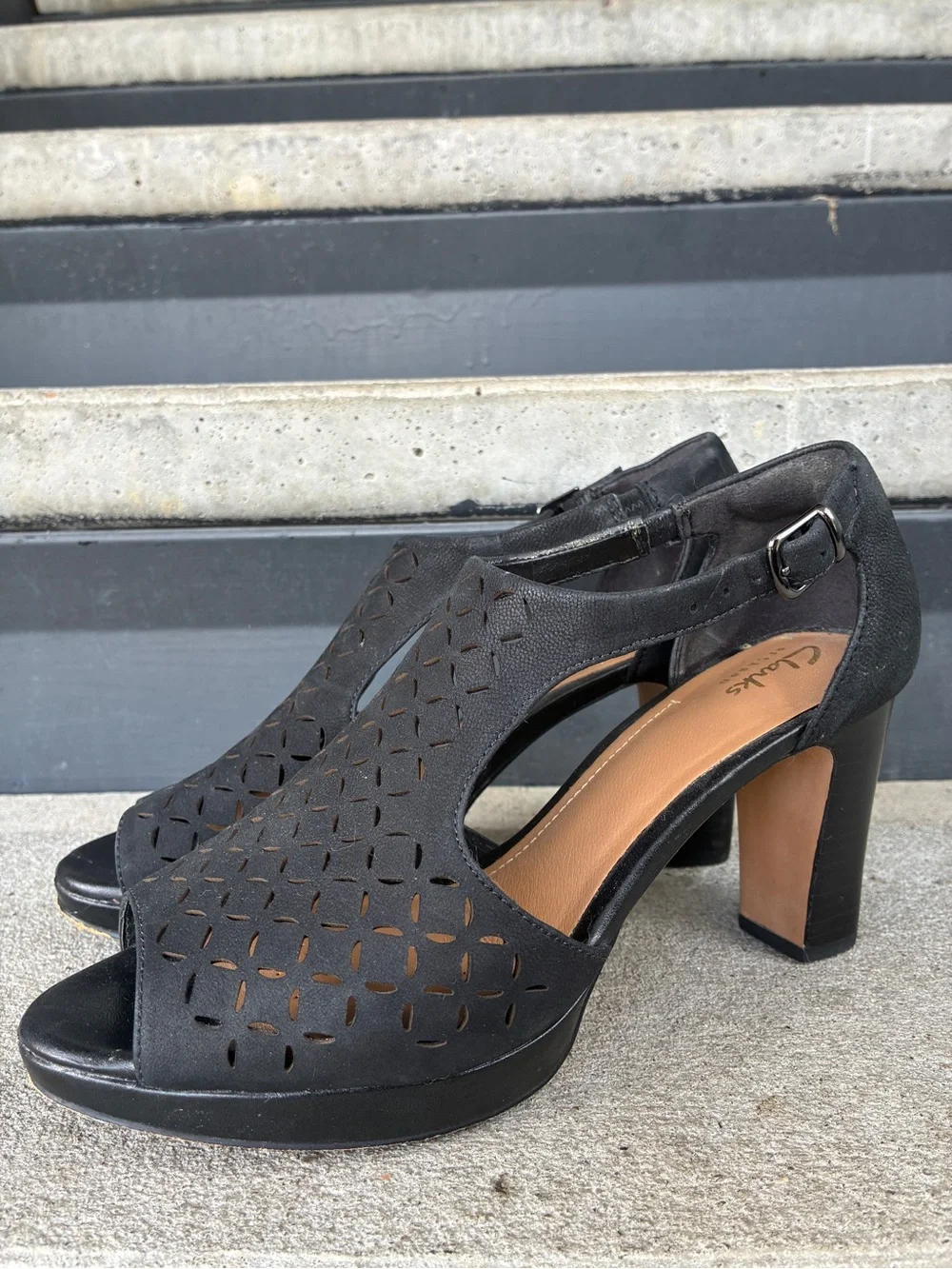 Clarks Jenness Energy black Leather 3” Block Heel platform shoes
